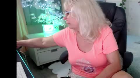 Snapshot of ghertrudequeen chatting on 06-04-26, 04:40 Ghertrudequeen online show from 06-04-26, 04:40