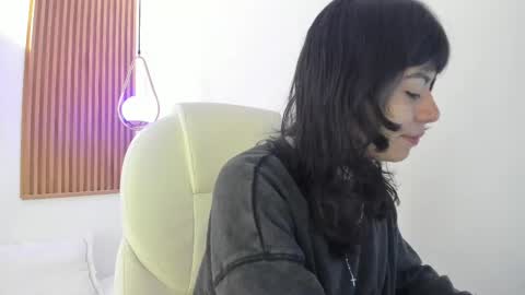 Snapshot of ghostmila chatting on 04-30-26, 12:22 Milaa online show from 04-30-26, 12:22