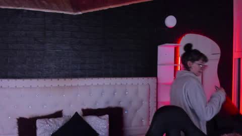 Snapshot of ghosty_doll chatting on 01-22-25, 01:20 Allison online show from 01-22-25, 01:20