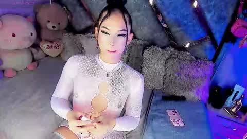 Snapshot of gia21xxx chatting on 12-14-25, 05:57 Gia Ferrara online show from 12-14-25, 05:57