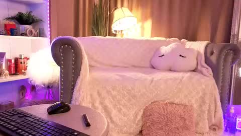 Snapshot of gia_blu chatting on 12-02-25, 04:13 Bianca online show from 12-02-25, 04:13