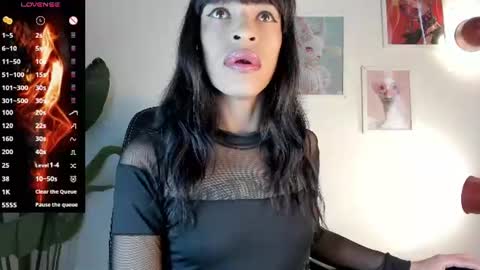 Gia  Please help me with your thumbs up its important   online show from 08-04-26, 12:30