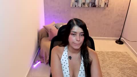 Snapshot of gia_watsonn chatting on 06-25-26, 06:23 Gia online show from 06-25-26, 06:23
