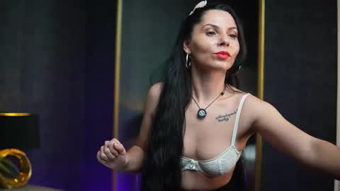  Gia  online show from 12-17-25, 09:21