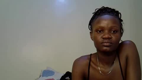 Snapshot of gianna_012 chatting on 10-11-25, 10:25 ENNY online show from 10-11-25, 10:25