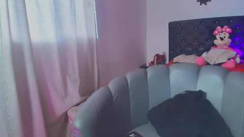 Giana Roberts online show from 11-25-25, 12:16