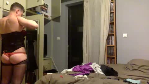 Snapshot of giannispr1998 chatting on 12-15-25, 06:12 Horny Sissy online show from 12-15-25, 06:12