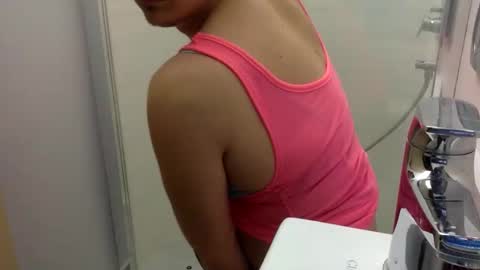 Snapshot of giannispr1998 chatting on 12-17-25, 05:41 Horny Sissy online show from 12-17-25, 05:41