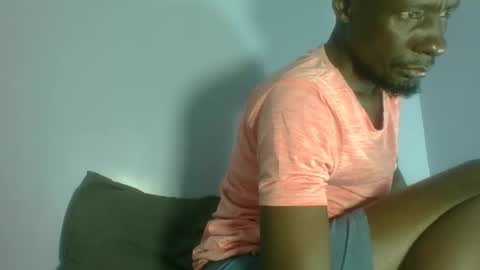 Snapshot of giant_couple chatting on 04-28-26, 02:21 giant_couple online show from 04-28-26, 02:21