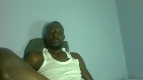 Snapshot of giant_couple chatting on 04-29-26, 02:48 giant_couple online show from 04-29-26, 02:48