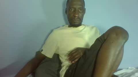 Snapshot of giant_couple chatting on 05-01-26, 10:20 giant_couple online show from 05-01-26, 10:20