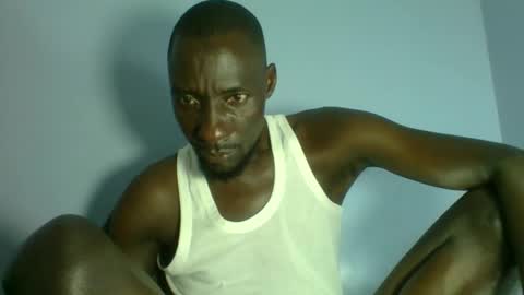 Snapshot of giant_couple chatting on 05-06-26, 02:44 giant_couple online show from 05-06-26, 02:44