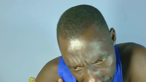 Snapshot of giant_couple chatting on 05-28-26, 01:36 giant_couple online show from 05-28-26, 01:36