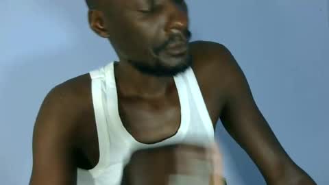 Snapshot of giant_couple chatting on 06-12-26, 01:15 giant_couple online show from 06-12-26, 01:15