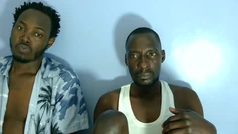 Snapshot of giant_couple chatting on 06-25-26, 04:34 giant_couple online show from 06-25-26, 04:34