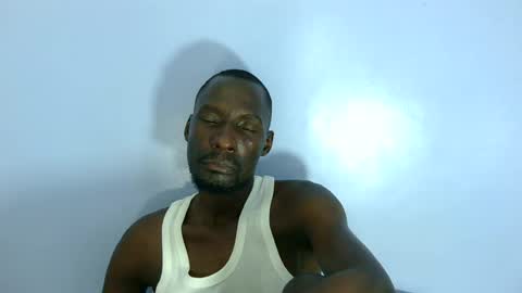 Snapshot of giant_couple chatting on 06-27-26, 06:35 giant_couple online show from 06-27-26, 06:35