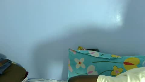 Snapshot of giant_couple chatting on 07-01-26, 10:17 giant_couple online show from 07-01-26, 10:17