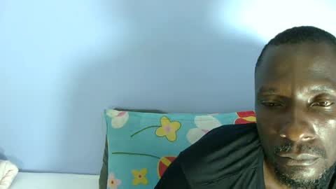 Snapshot of giant_couple chatting on 07-06-26, 12:18 giant_couple online show from 07-06-26, 12:18