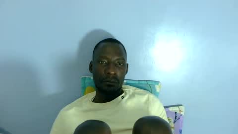 Snapshot of giant_couple chatting on 07-11-26, 01:08 giant_couple online show from 07-11-26, 01:08