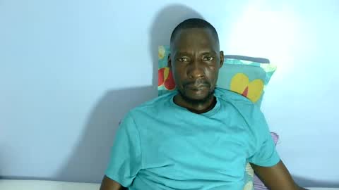 Snapshot of giant_couple chatting on 07-16-26, 06:47 giant_couple online show from 07-16-26, 06:47