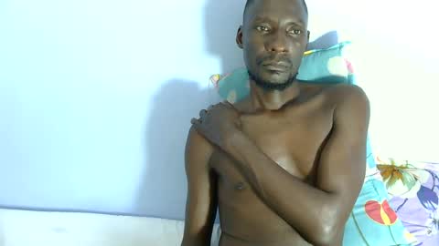 Snapshot of giant_couple chatting on 07-21-26, 03:31 giant_couple online show from 07-21-26, 03:31