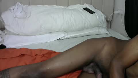 Snapshot of giant_couples chatting on 11-06-25, 06:03 giant_couples online show from 11-06-25, 06:03