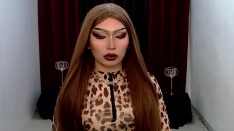 Snapshot of giaxxx01 chatting on 01-08-25, 05:37 Gia X online show from 01-08-25, 05:37