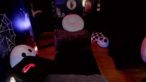 Giggles online show from 12-27-24, 07:03