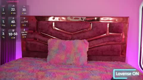 Gigi online show from 11-26-25, 01:34