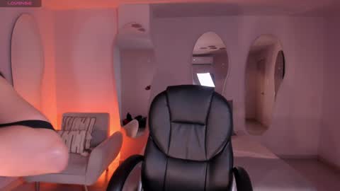 Snapshot of gigilee_ chatting on 12-22-24, 11:54 GIGI online show from 12-22-24, 11:54