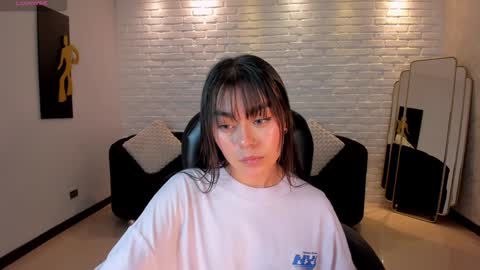 Snapshot of gigilee_ chatting on 01-05-25, 02:27 GIGI online show from 01-05-25, 02:27