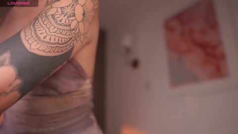 Snapshot of gigilee_ chatting on 09-14-25, 10:09 GIGI online show from 09-14-25, 10:09