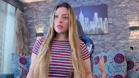 Giigii Hadid  online show from 04-11-26, 08:02