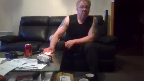 Snapshot of gimmmieoooo chatting on 10-10-25, 08:57 gimmmieoooo online show from 10-10-25, 08:57