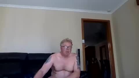 Snapshot of gimmmieoooo chatting on 12-18-25, 05:46 gimmmieoooo online show from 12-18-25, 05:46