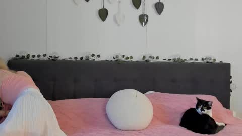 Gin online show from 03-19-26, 06:28