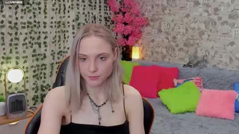 Snapshot of gina_lovelyy chatting on 05-27-26, 01:57 Gina online show from 05-27-26, 01:57