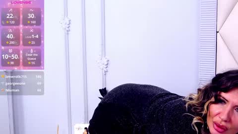 Snapshot of ginabear chatting on 02-05-25, 04:16 Gina online show from 02-05-25, 04:16