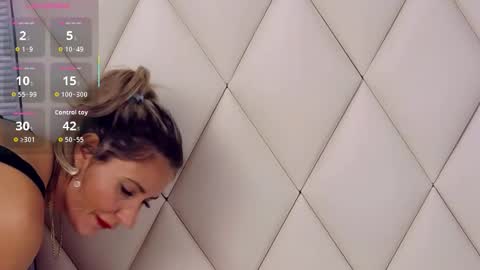 Snapshot of ginabear chatting on 11-29-25, 07:33 Gina online show from 11-29-25, 07:33