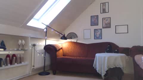 Snapshot of ginablondecam chatting on 01-07-25, 08:45 Gina online show from 01-07-25, 08:45