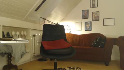 Snapshot of ginablondecam chatting on 01-10-25, 05:24 Gina online show from 01-10-25, 05:24