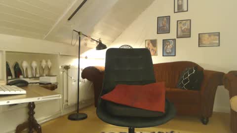 Snapshot of ginablondecam chatting on 01-25-25, 06:57 Gina online show from 01-25-25, 06:57