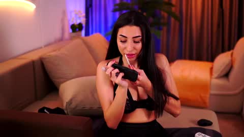 Snapshot of ginavalentinna chatting on 01-30-25, 03:00 Gina online show from 01-30-25, 03:00