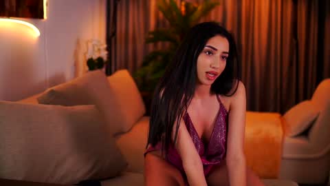 Snapshot of ginavalentinna chatting on 02-08-25, 01:54 Gina online show from 02-08-25, 01:54