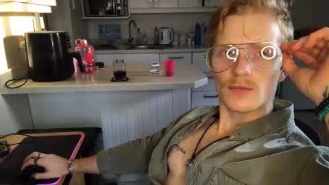 Snapshot of gingerboy_69 chatting on 09-10-25, 05:07 Jay online show from 09-10-25, 05:07