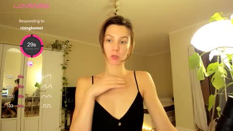 Snapshot of gingerbread__house chatting on 09-10-25, 06:19 Vasilisa online show from 09-10-25, 06:19