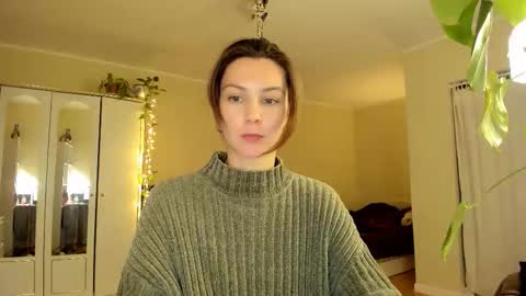 Snapshot of gingerbread__house chatting on 10-28-25, 05:26 Vasilisa online show from 10-28-25, 05:26