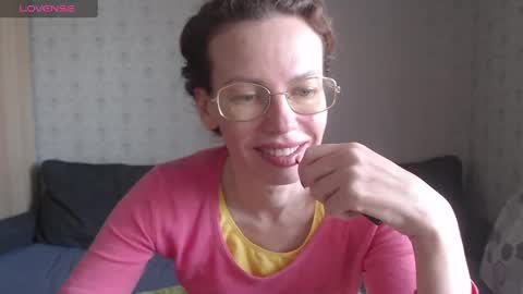 Snapshot of gingermak chatting on 12-18-24, 10:40 Michelle online show from 12-18-24, 10:40