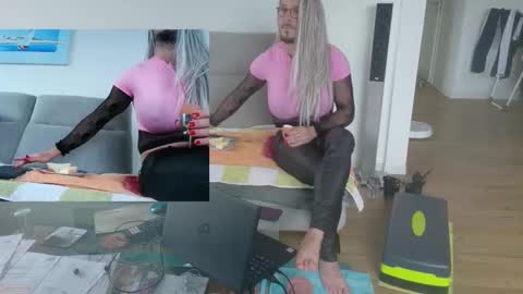 Snapshot of gingerpink1911 chatting on 11-24-25, 10:15 GingerPink online show from 11-24-25, 10:15