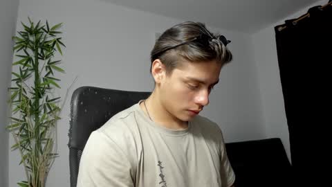 Snapshot of gio_russo chatting on 02-09-25, 01:11 GioRusso online show from 02-09-25, 01:11